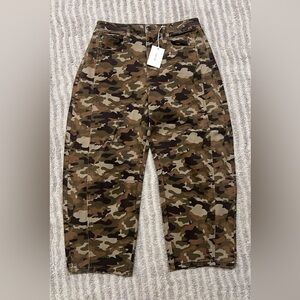 Women’s boutique camo barrel jeans sz 11